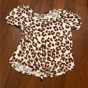 Cute flowy size large cheetah print never been worn